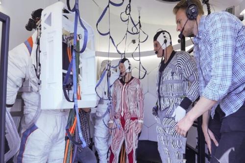 فضانوردان موشک و لباس های فضایی ماموریت ماه را آزمایش کردند